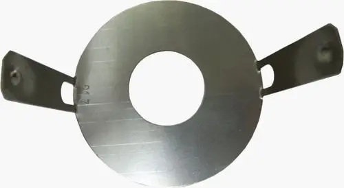 Bosch Luftdüse aus Metall mit einem zentralen Loch und zwei seitlichen Halterungen zur Montage. Oberfläche mit feinen Rillen.